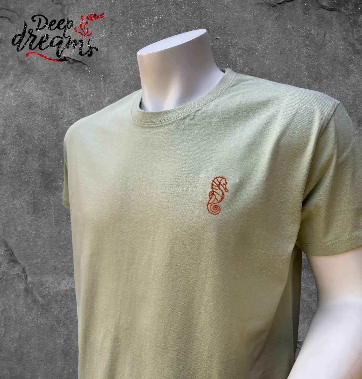 Camiseta hombre bordada caballito manzana