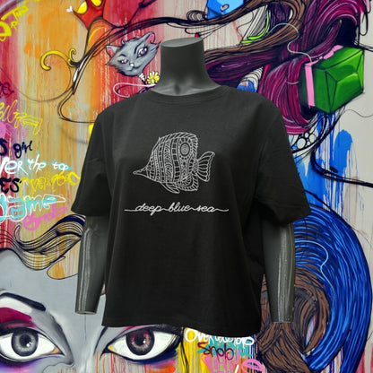 Camiseta mujer oversize cropped mariposa negra