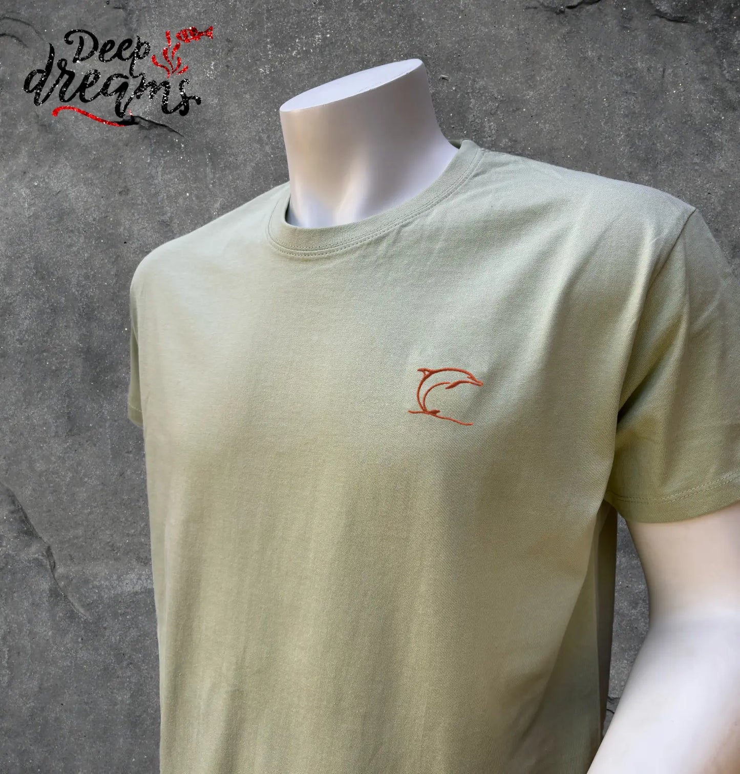 Camiseta hombre bordada delfín manzana