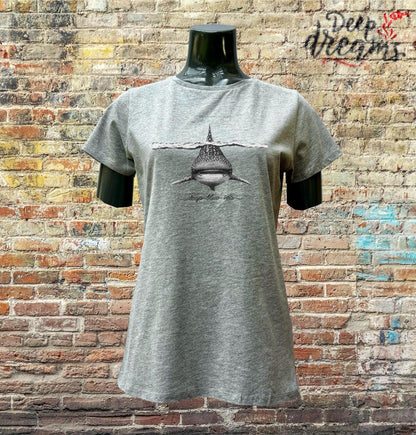 camiseta mujer algodon organico tiburon ballena gris