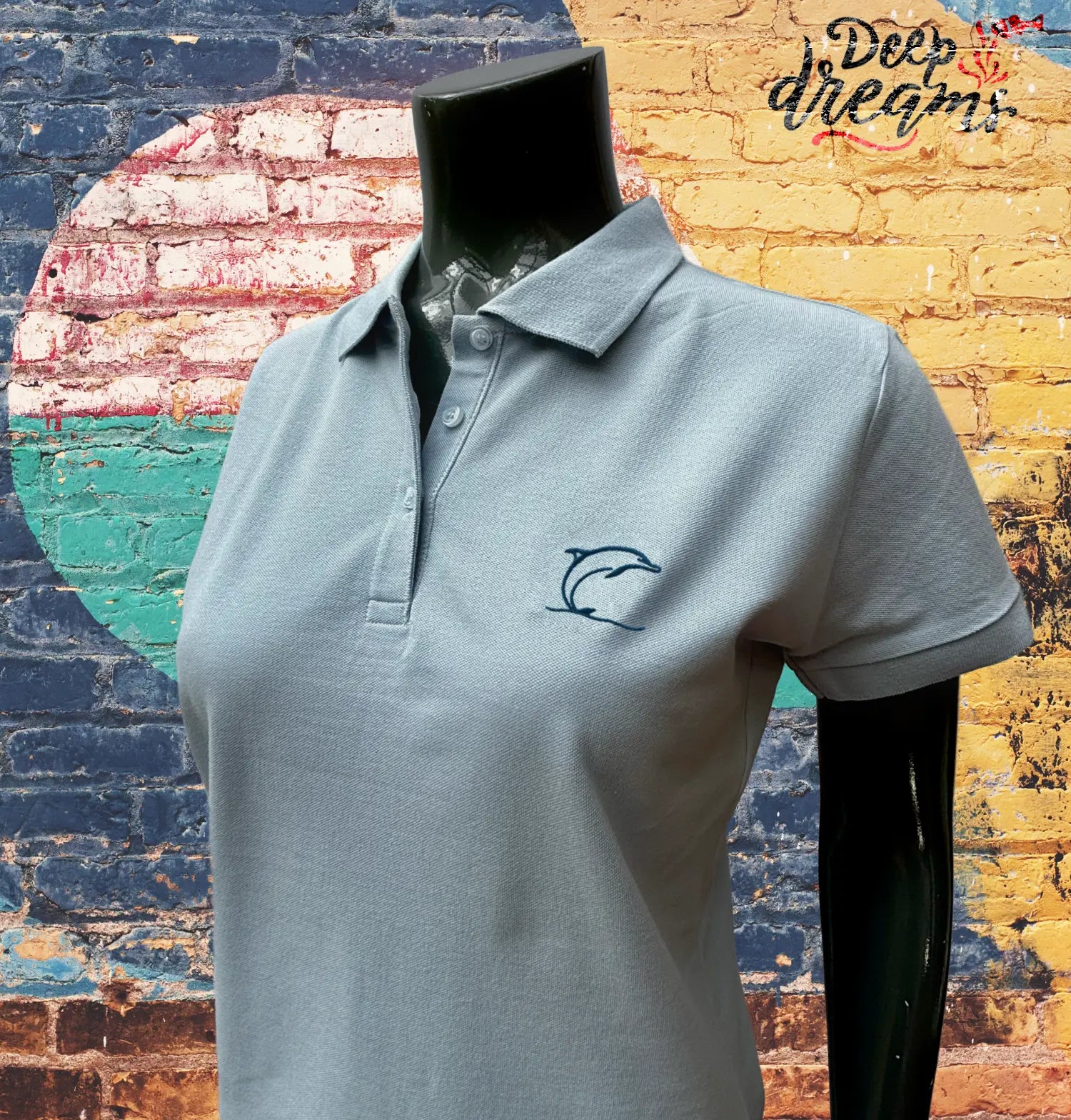 Polo para mujer bordado delfín celeste