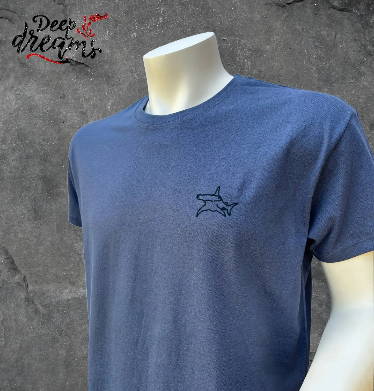 Camiseta hombre bordada tiburón martillo denim